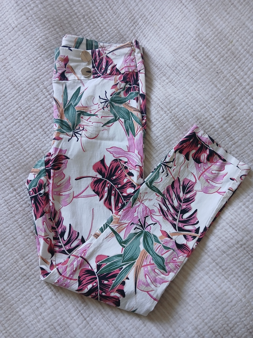 Melanie Lyne Tropical Palm Leaf Print Slim Pants with Gold Button Details